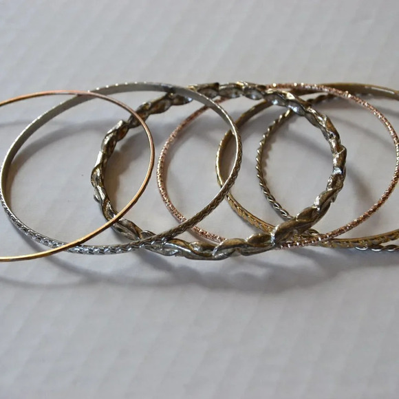 5/$25  Set of Six Metal Bangles - Picture 1 of 5